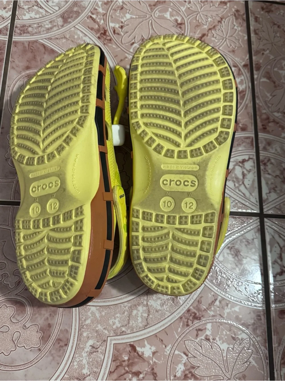 SpongeBob SquarePants x Crocs size 10